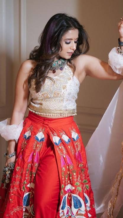 Aishwarya Majmudar — On stage · Navratri